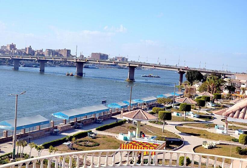 هتل Minya Compound Of The Armed Forces