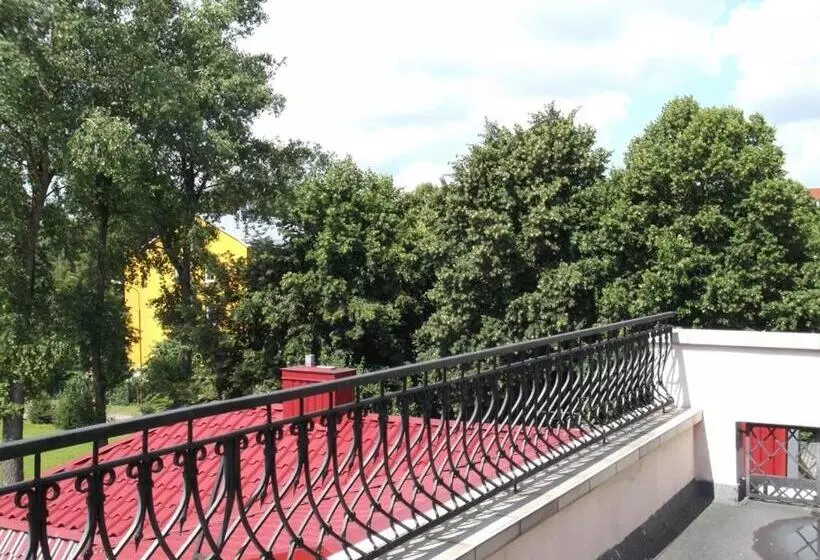 هتل Turnė