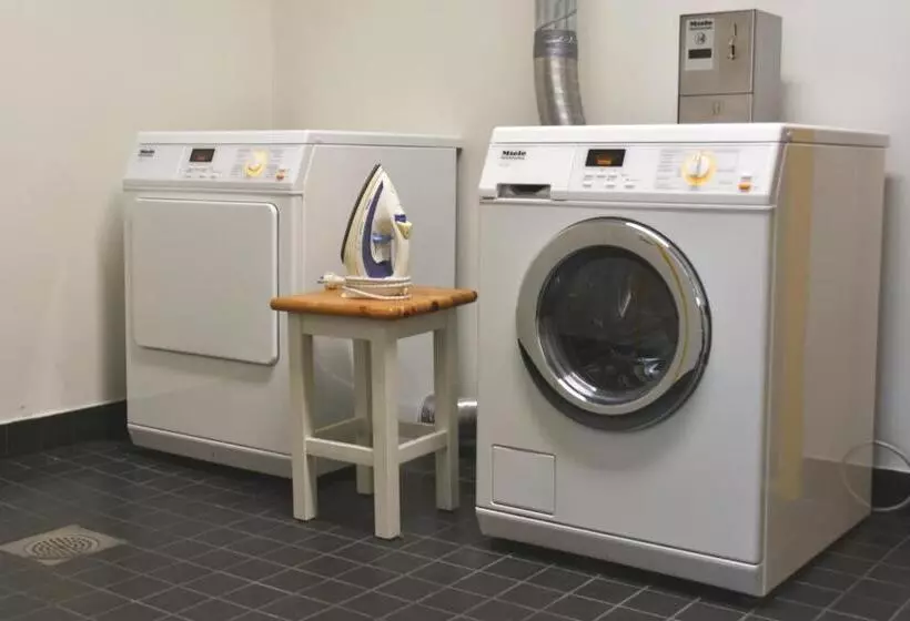 Saare Automatic Hostel