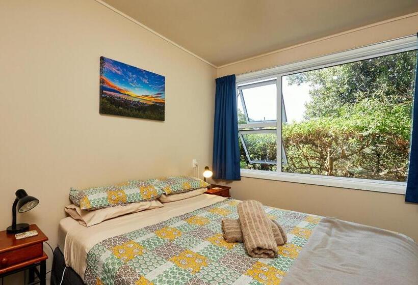 הוסטל Dolphin Lodge