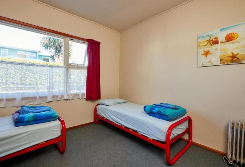 הוסטל Dolphin Lodge