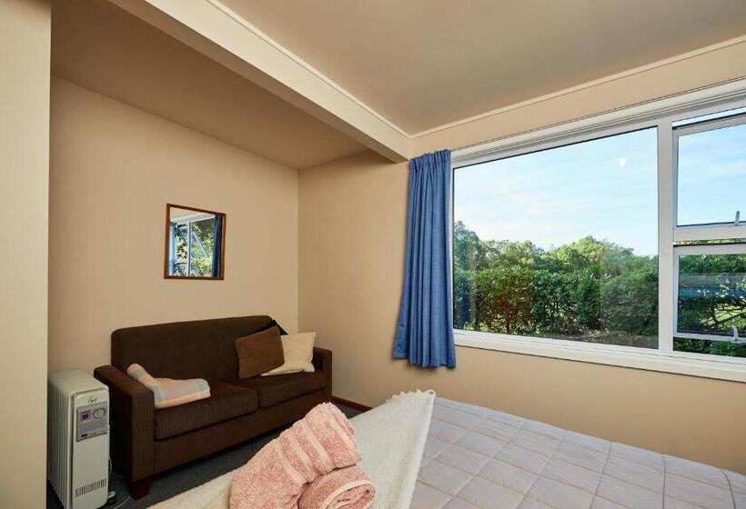 הוסטל Dolphin Lodge