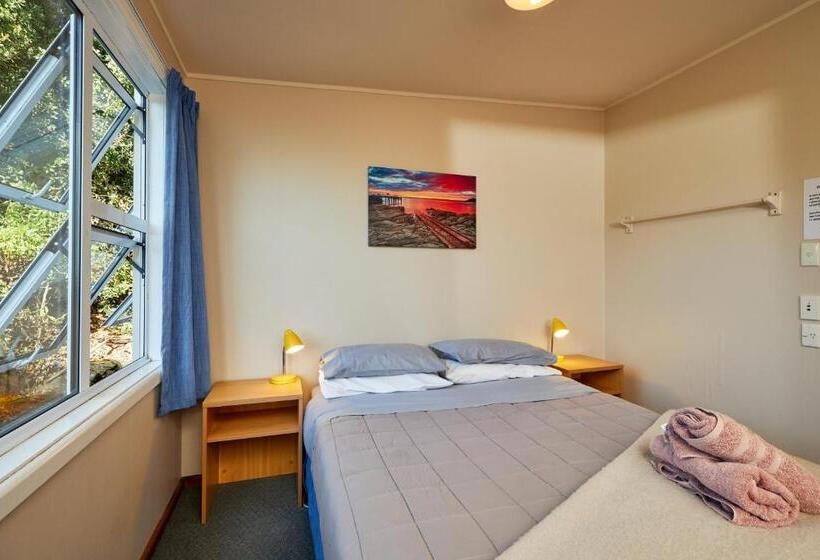 הוסטל Dolphin Lodge