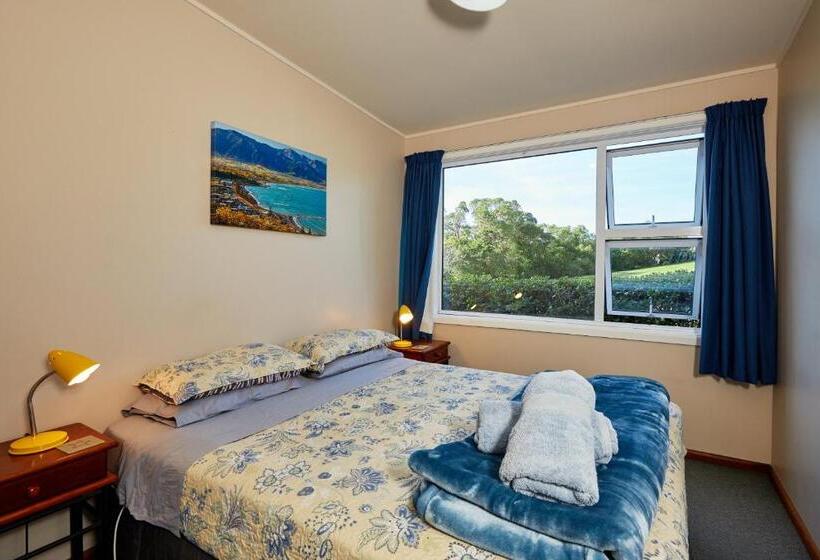 הוסטל Dolphin Lodge