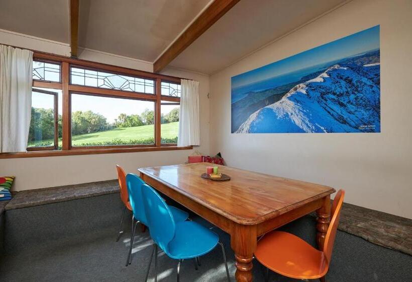 הוסטל Dolphin Lodge