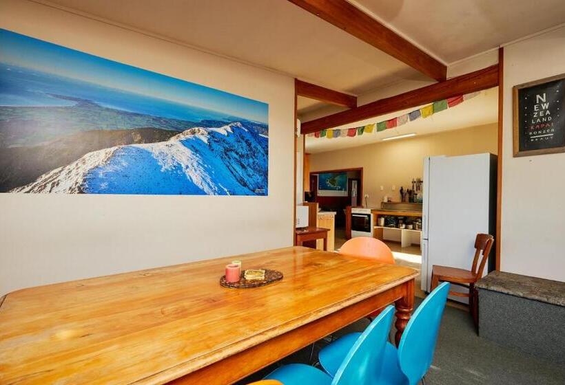 הוסטל Dolphin Lodge