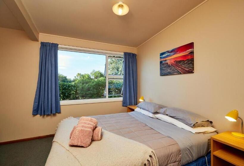 הוסטל Dolphin Lodge