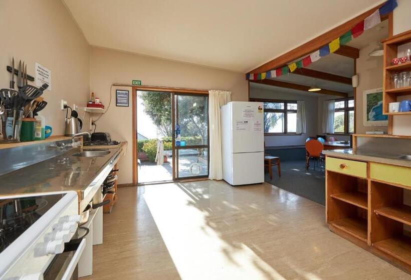 הוסטל Dolphin Lodge