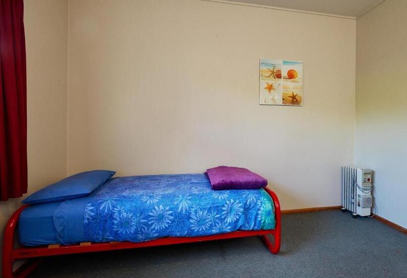 הוסטל Dolphin Lodge