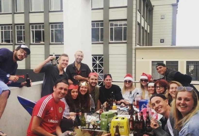 فندق صغير On Top Backpackers