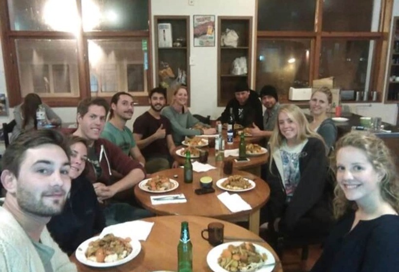 فندق صغير On Top Backpackers