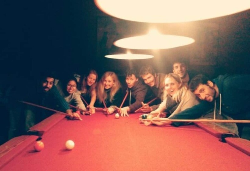 فندق صغير On Top Backpackers