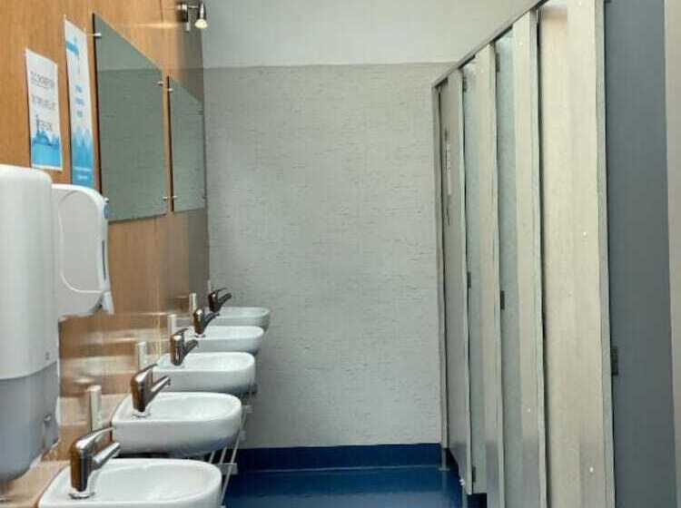 فندق صغير On Top Backpackers