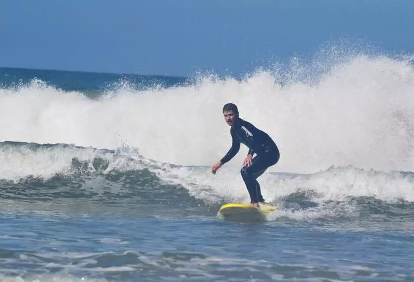 Retkeilymaja Surf House Peniche