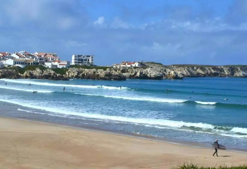 Retkeilymaja Surf House Peniche