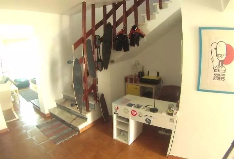 Retkeilymaja Surf House Peniche