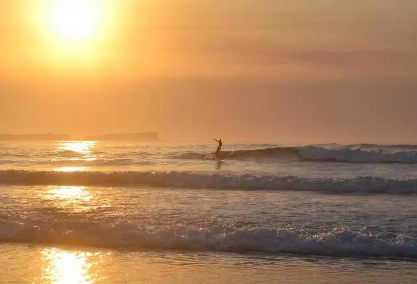 Retkeilymaja Surf House Peniche