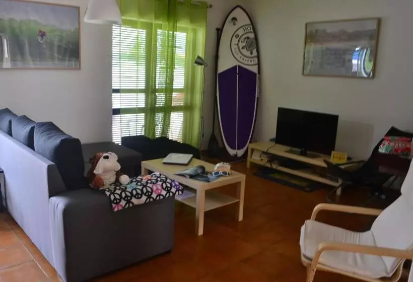 Retkeilymaja Surf House Peniche