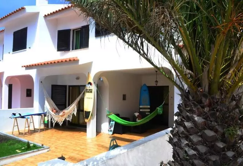 Retkeilymaja Surf House Peniche