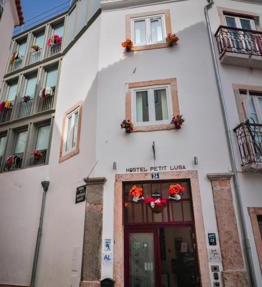 تختخواب و صبحانه House Petit Lusa