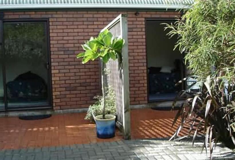 민박 Warkworth Country House