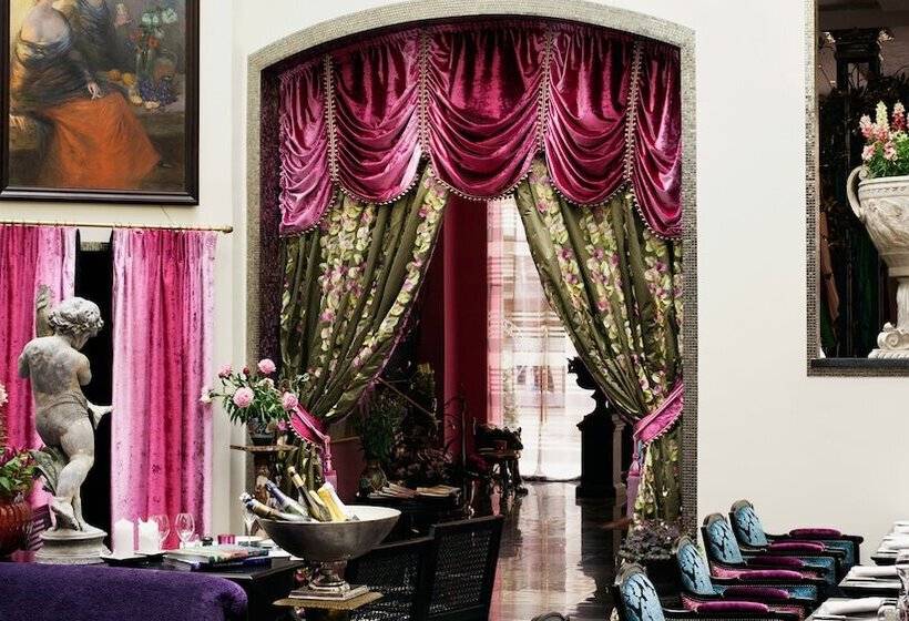 Dorsia Hotel & Restaurant