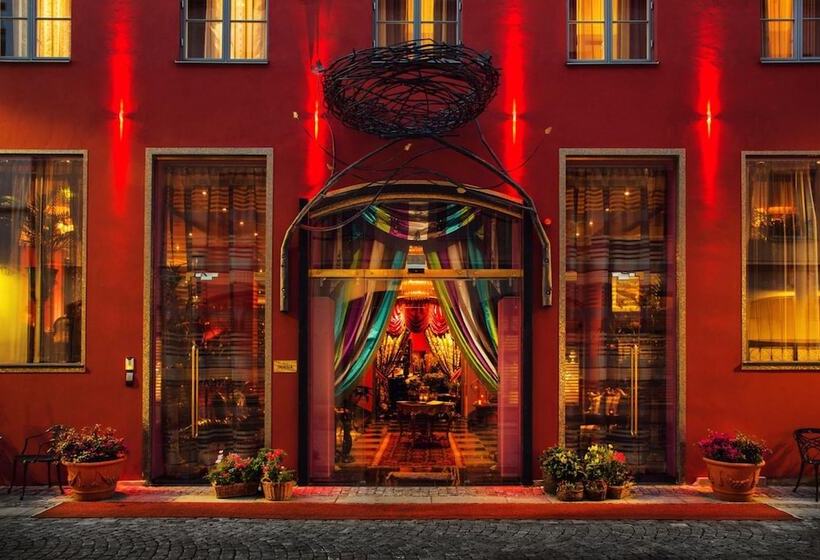 Dorsia Hotel & Restaurant