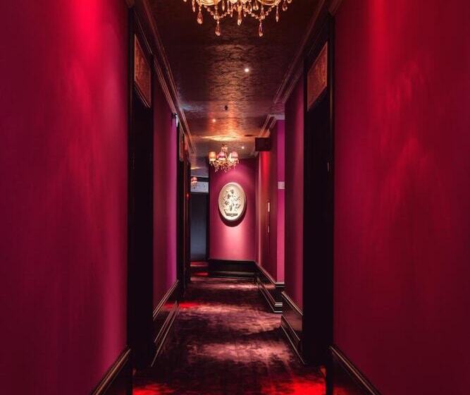 Dorsia Hotel & Restaurant