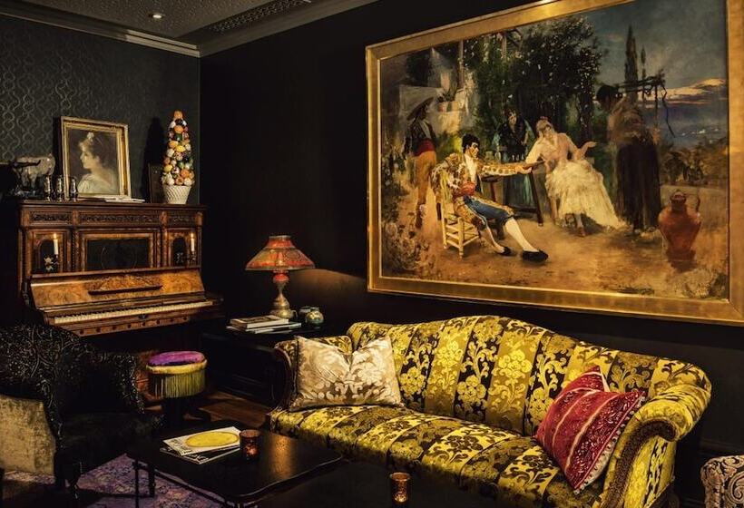 Dorsia Hotel & Restaurant