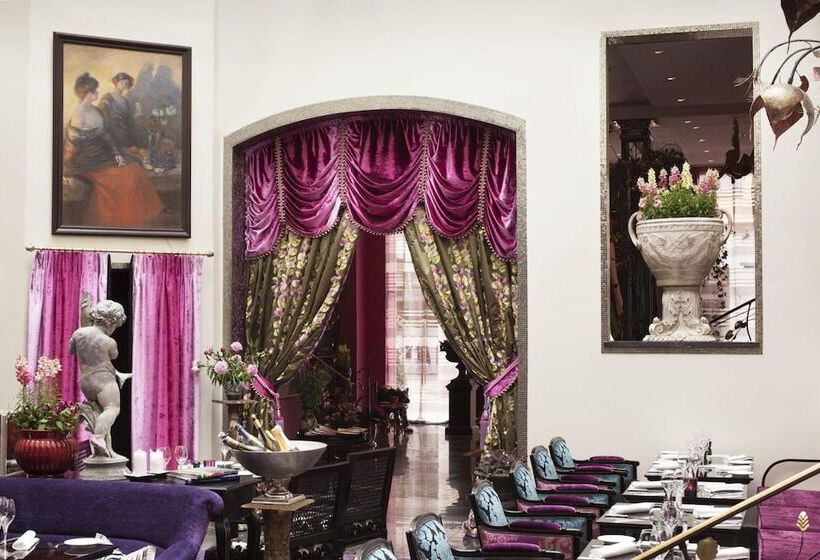 Dorsia Hotel & Restaurant