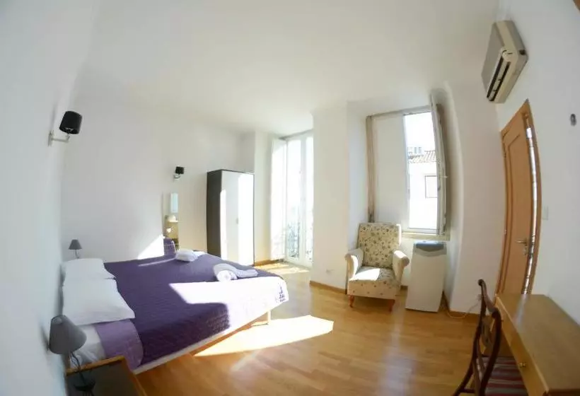 Fado Bed & Breakfast   Santos