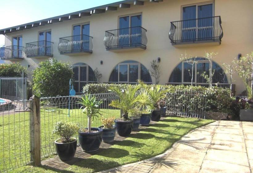 Мотель 299 On Devon West