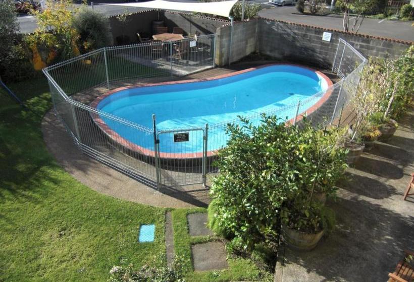 Мотель 299 On Devon West