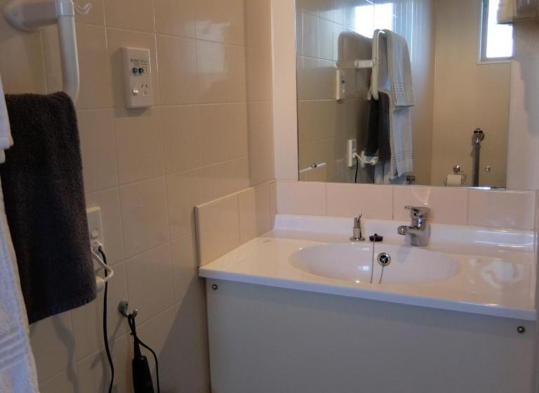 Мотель 299 On Devon West