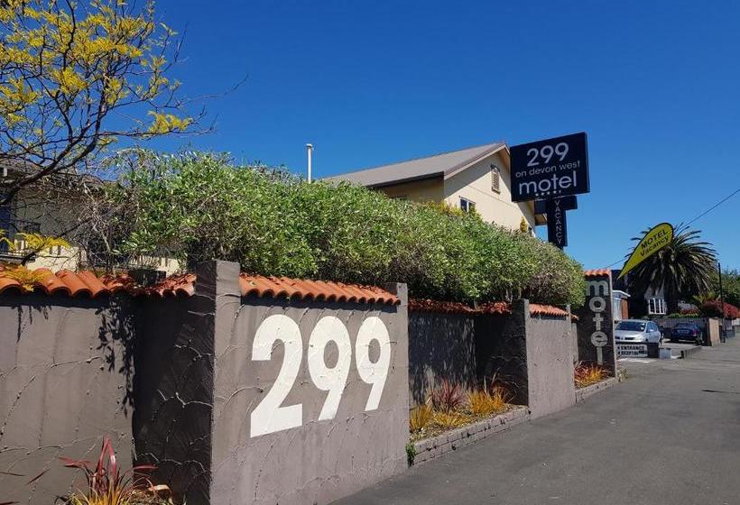 Мотель 299 On Devon West
