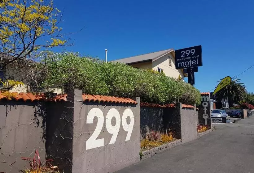 Motelli 299 On Devon West