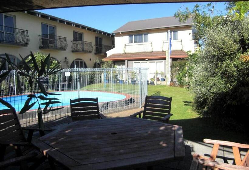 Мотель 299 On Devon West