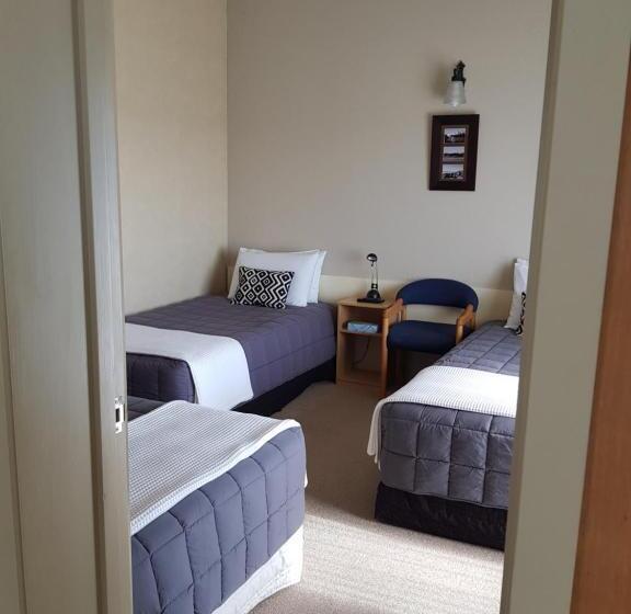 Мотель 299 On Devon West