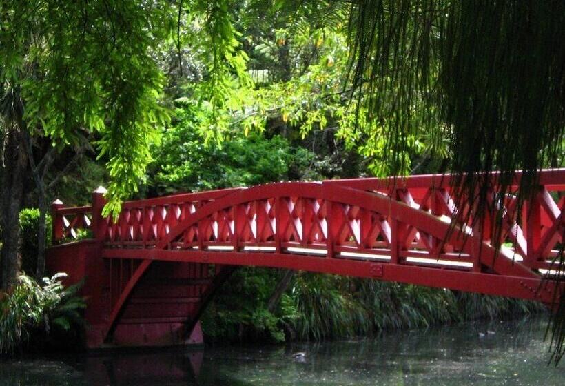 Мотель 299 On Devon West