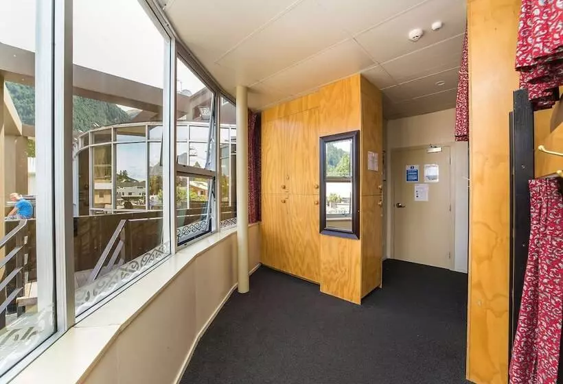 Tahuna Pod Hostel