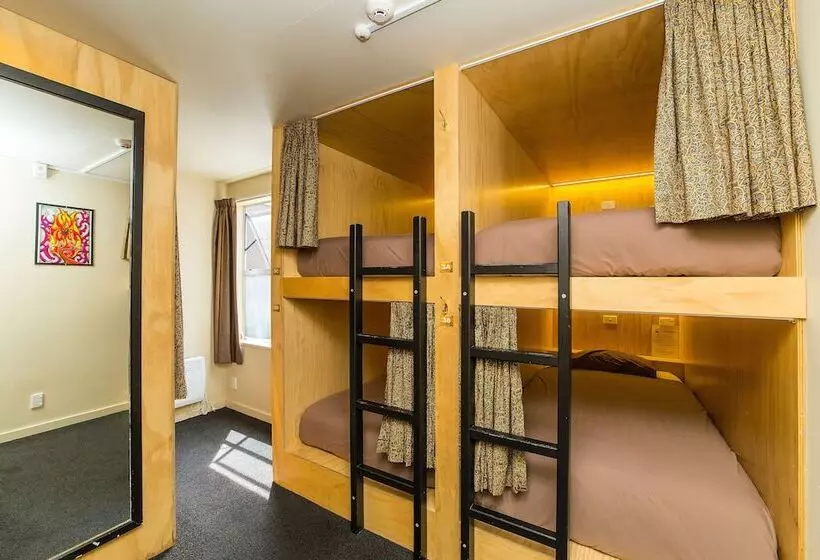 Tahuna Pod Hostel