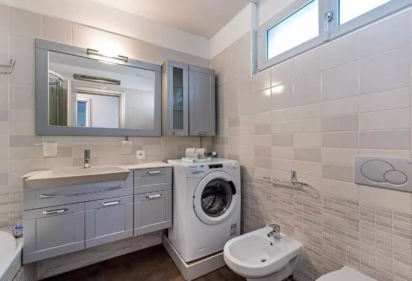 Art Apartment   Happy Rentals