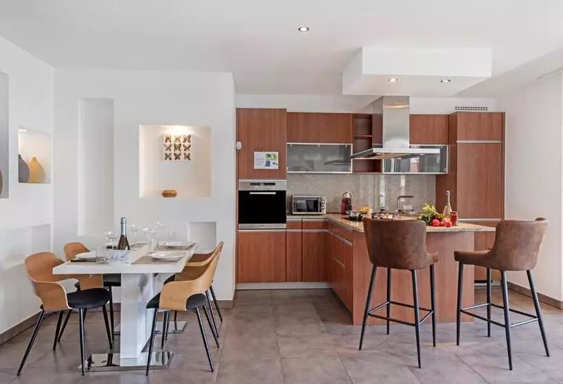 Art Apartment   Happy Rentals