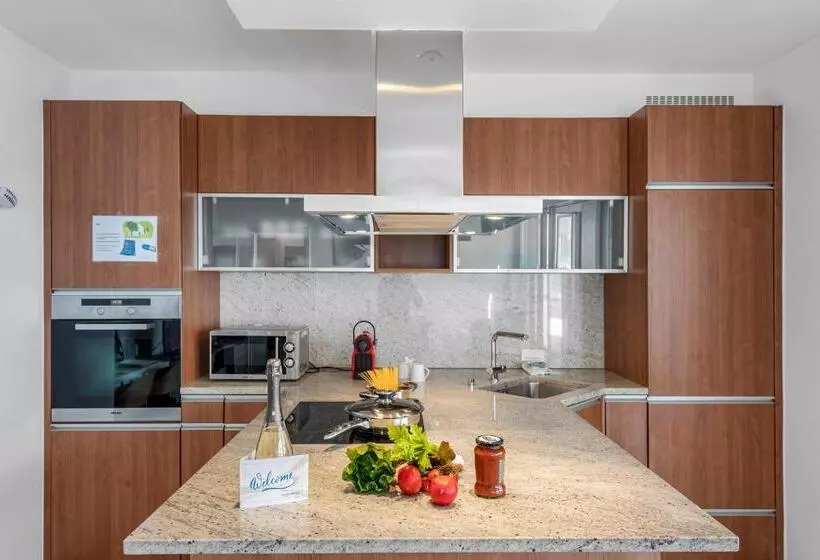 Art Apartment   Happy Rentals