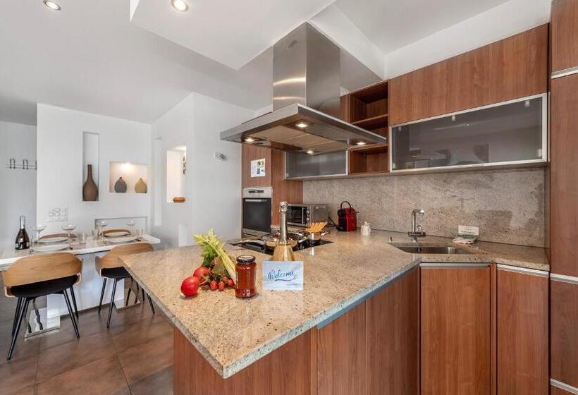 Art Apartment   Happy Rentals