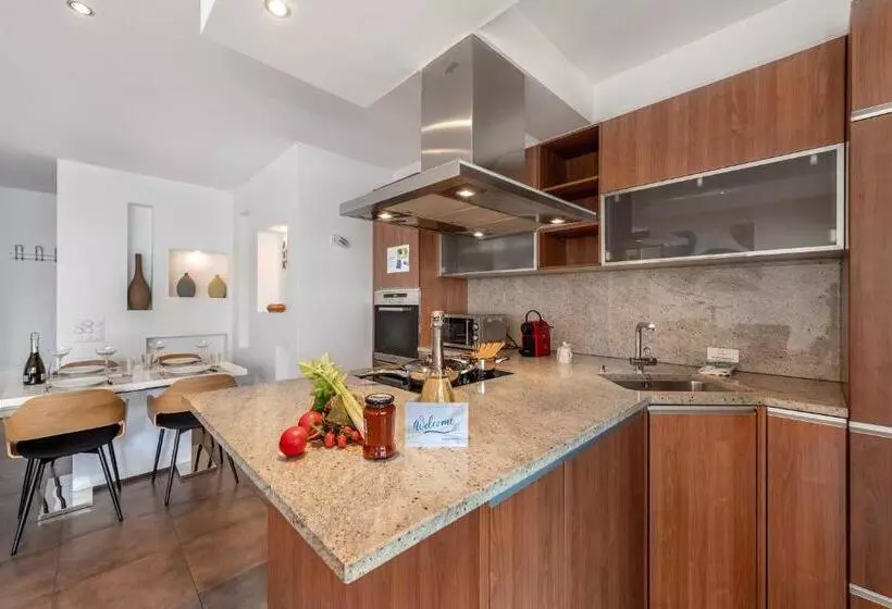 Art Apartment   Happy Rentals