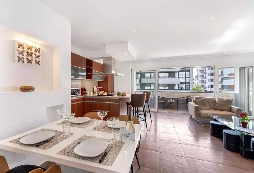Art Apartment   Happy Rentals