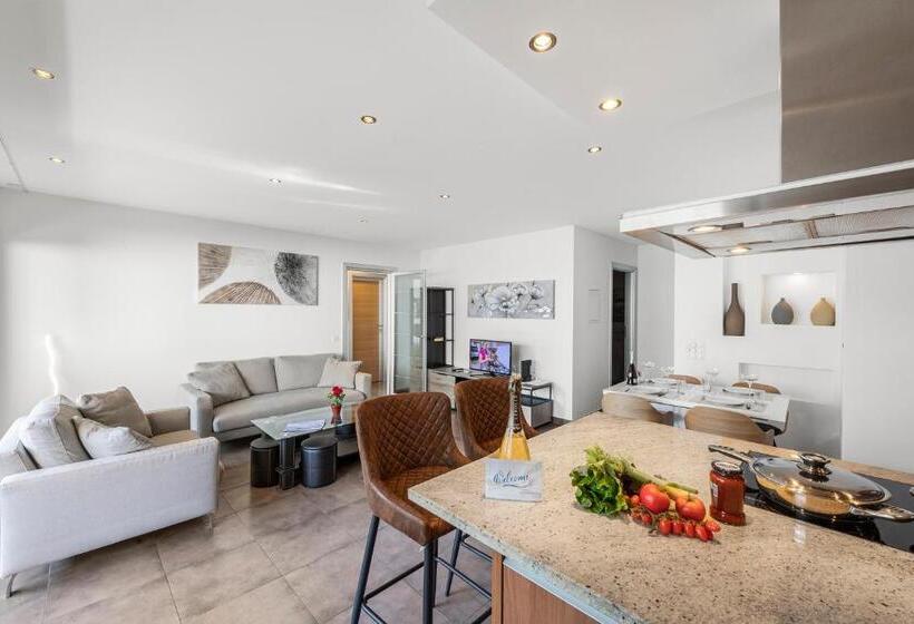 Art Apartment   Happy Rentals