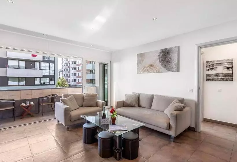 Art Apartment   Happy Rentals