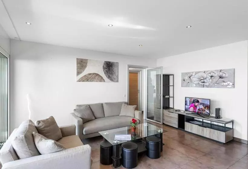 Art Apartment   Happy Rentals